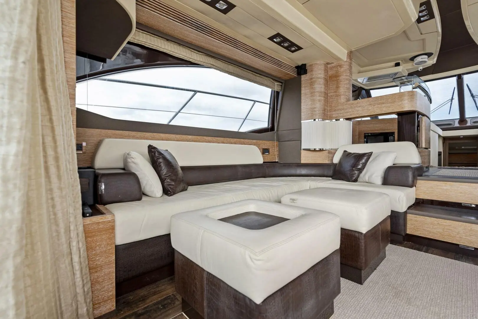 2012 Azimut flybridge