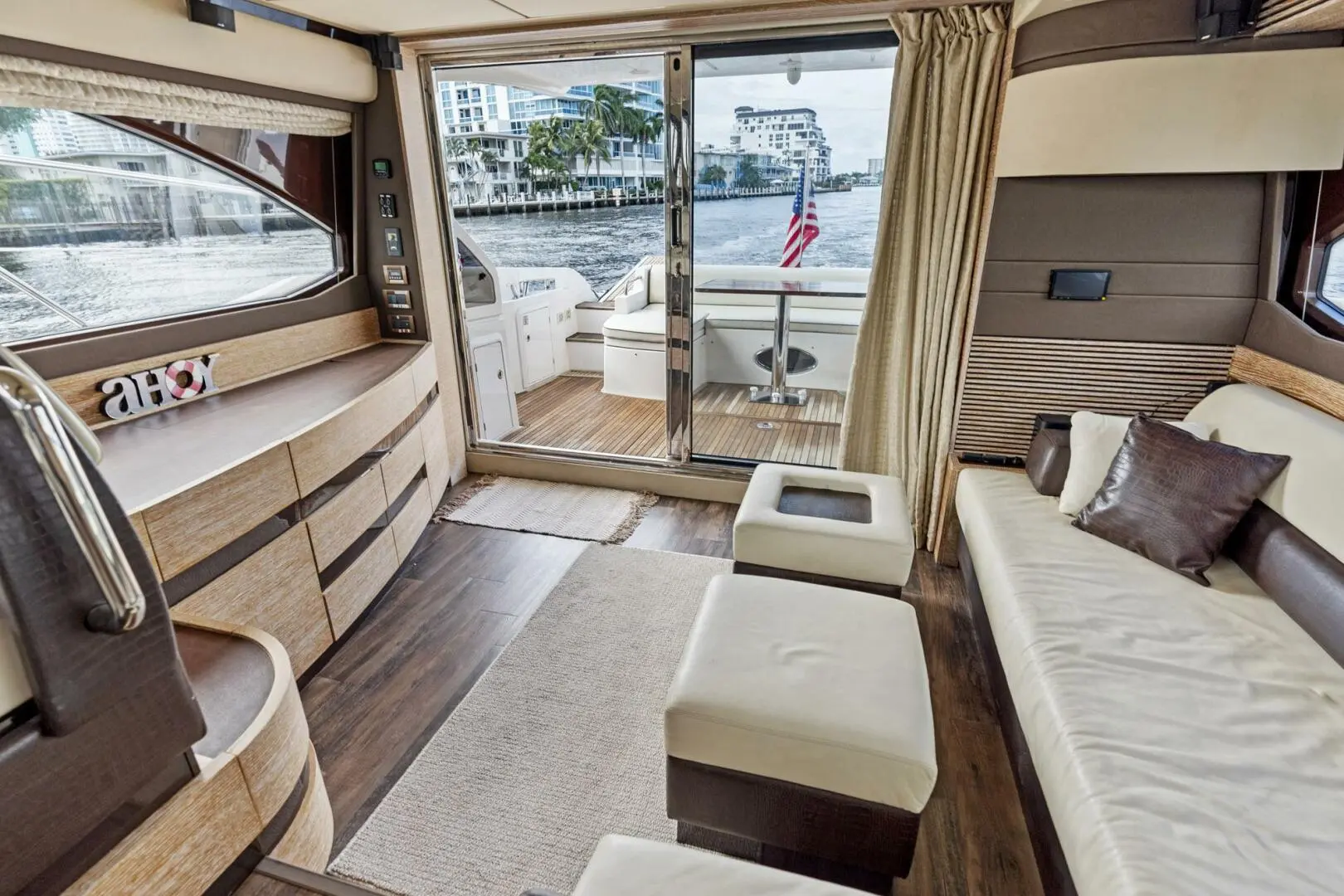 2012 Azimut flybridge