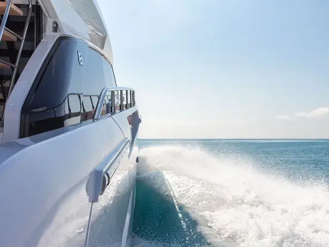 Ferretti Yachts 670