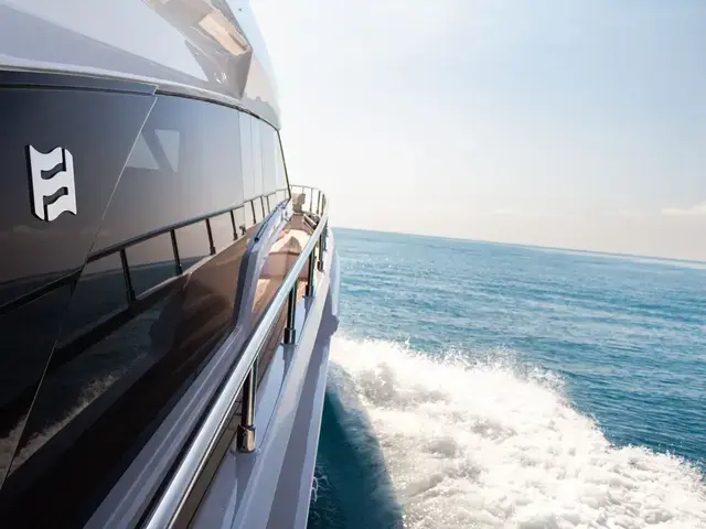 Ferretti Yachts 670