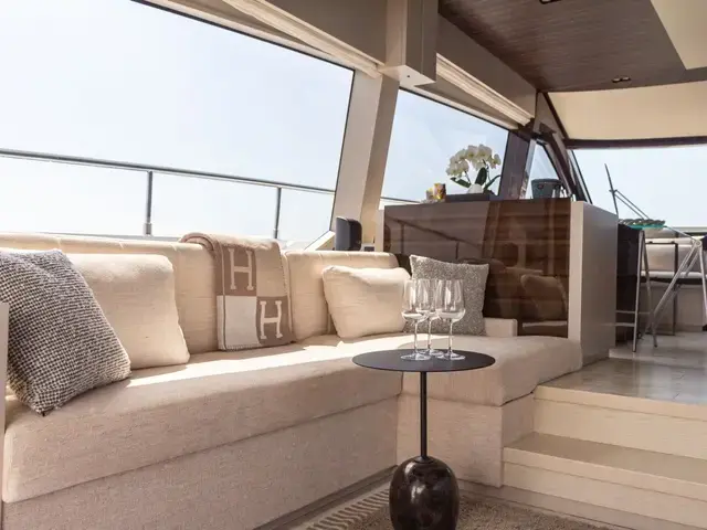 Ferretti Yachts 670