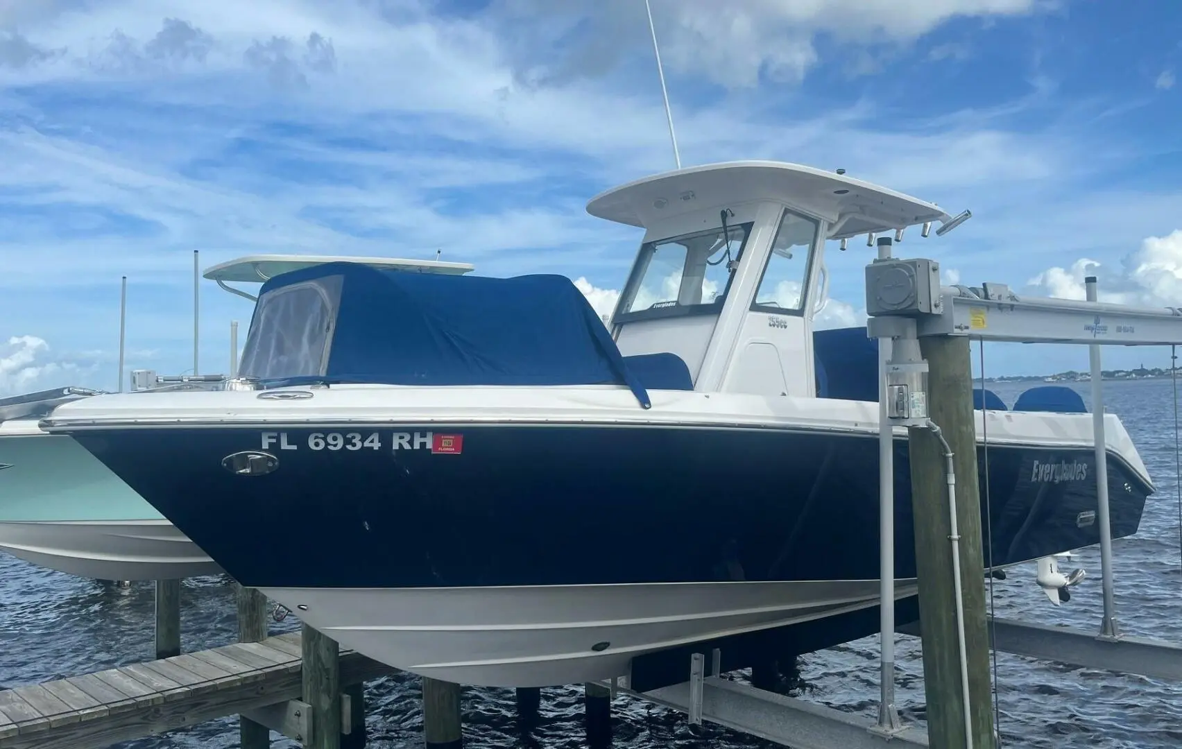 2017 Everglades Boats 255 cc