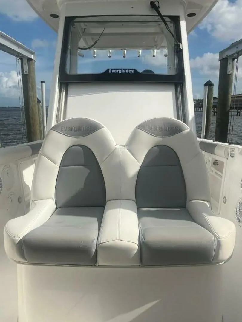 2017 Everglades Boats 255 cc