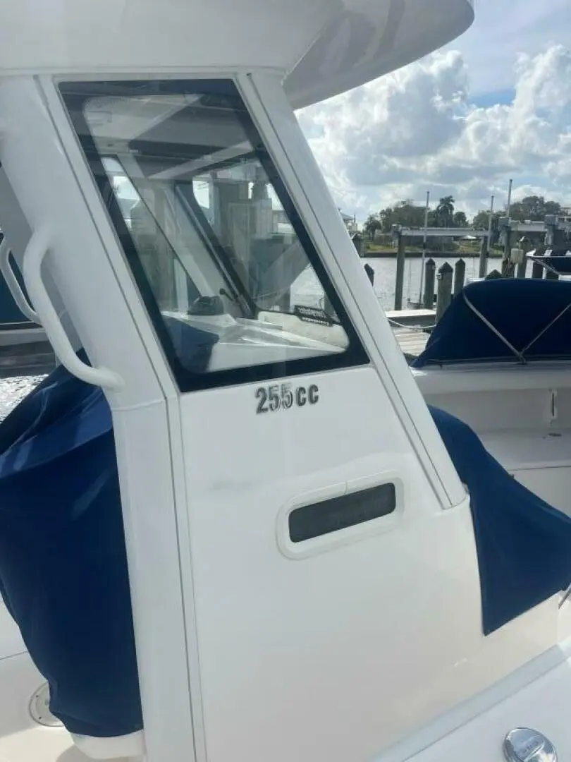 2017 Everglades Boats 255 cc