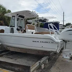 2023 Sea Hunt Escape 23