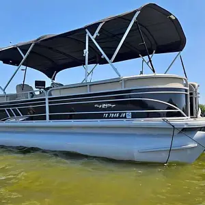 2020 Sun Tracker Party Barge 24 Dlx