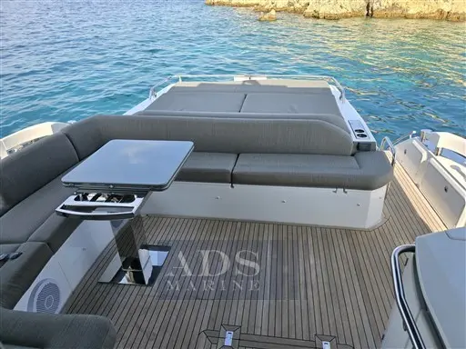 2020 Azimut s6