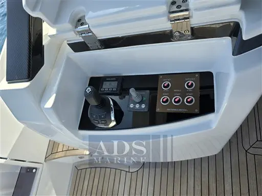 2020 Azimut s6