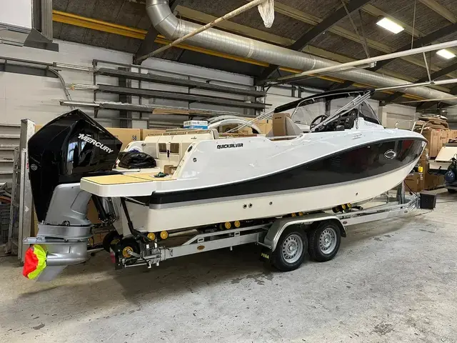 Quicksilver 755 Sundeck