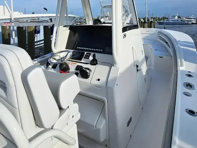 Regulator Boats 28