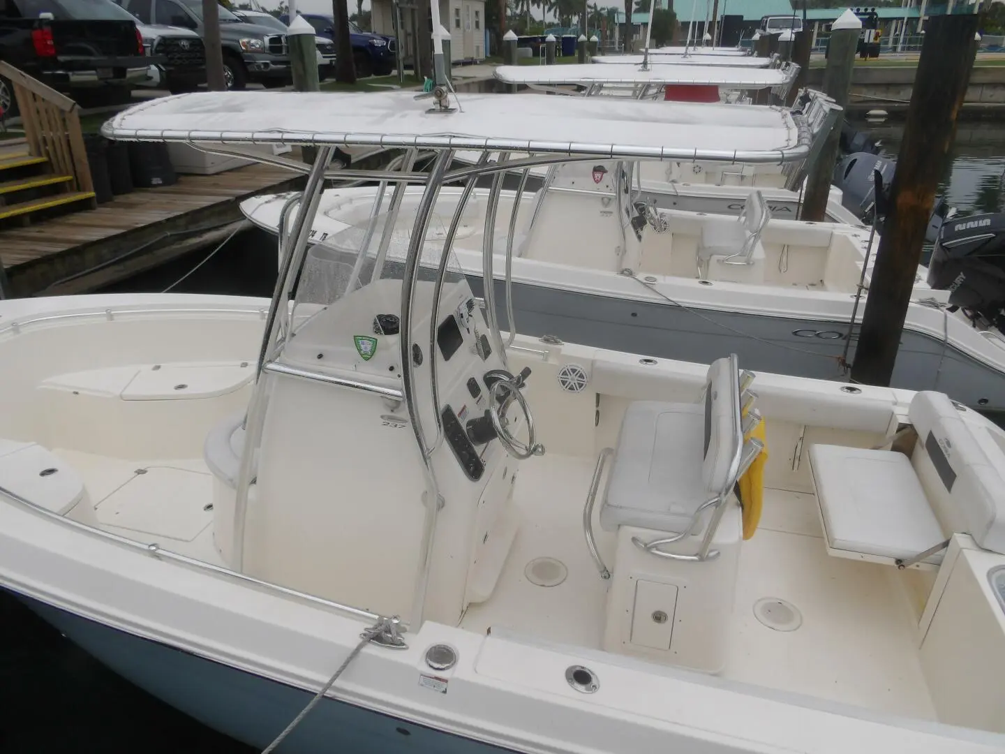 2023 Cobia Boats 240 cc