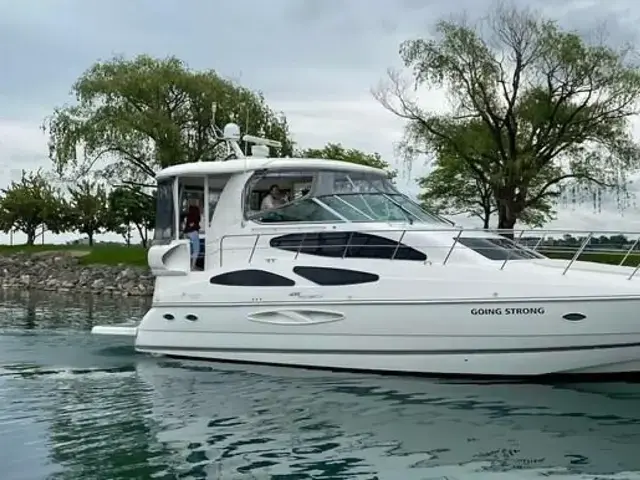 Cruisers Yachts 455 Express