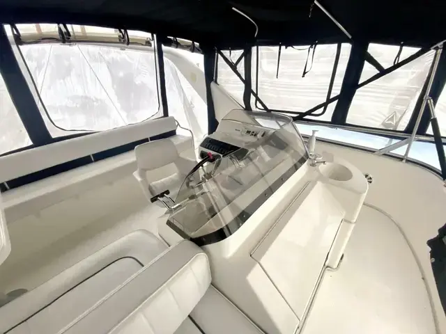 Sea Ray 440 Express Bridge