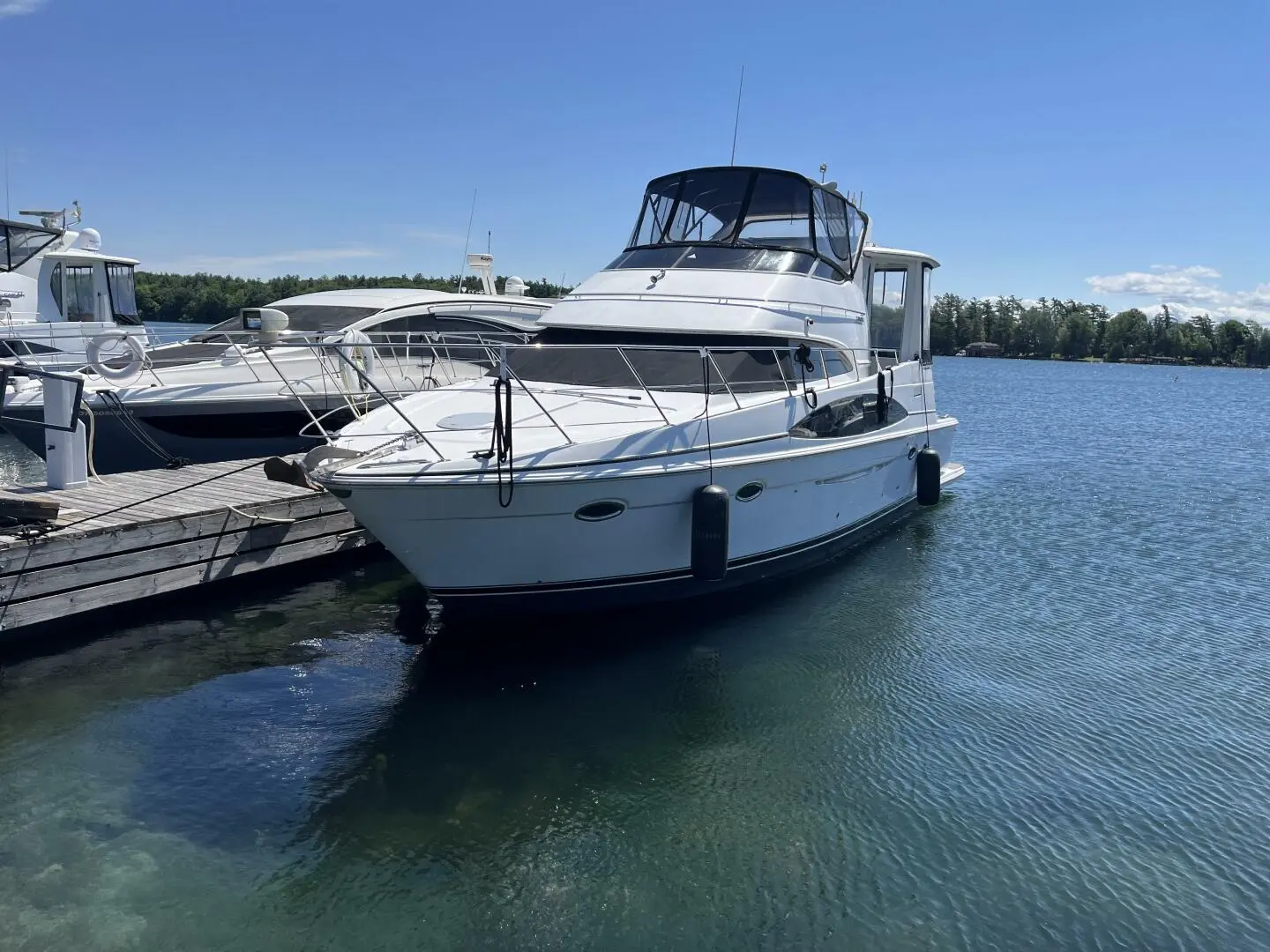 2001 Carver 444 cockpit motor yacht