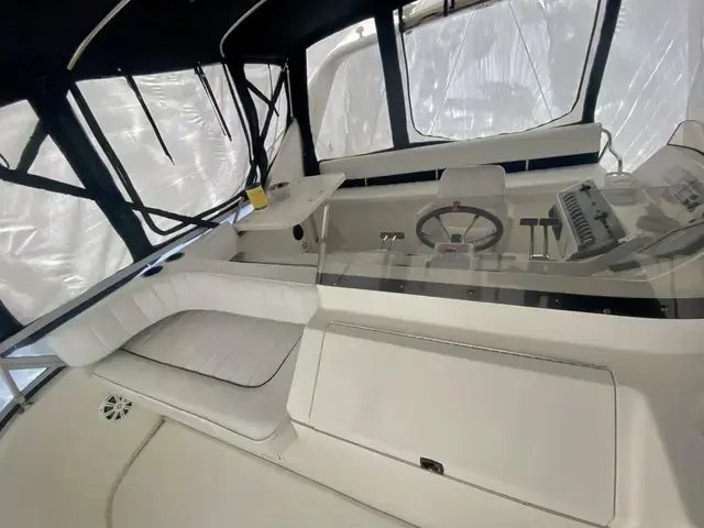 Sea Ray 440 Express Bridge