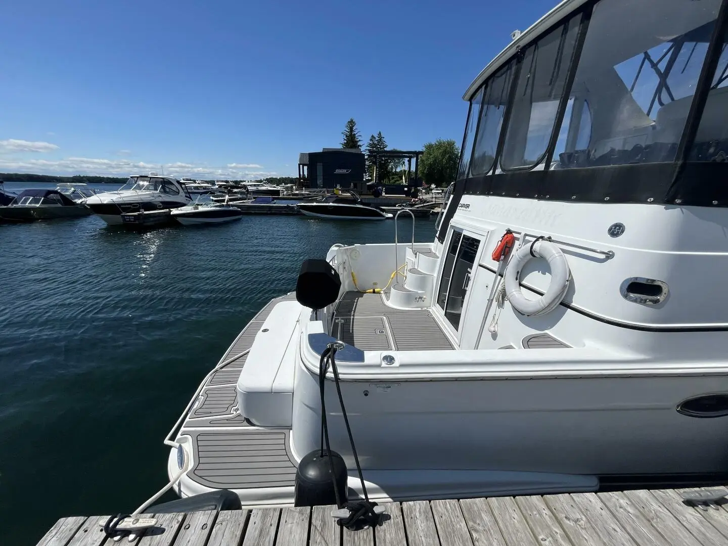 2001 Carver 444 cockpit motor yacht