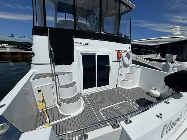 Carver 444 Cockpit Motor Yacht