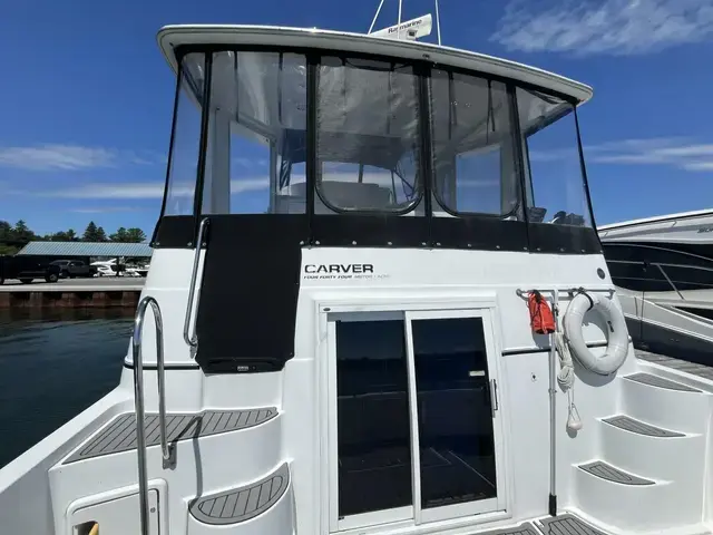 Carver 444 Cockpit Motor Yacht