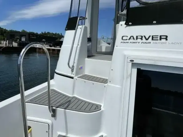 Carver 444 Cockpit Motor Yacht