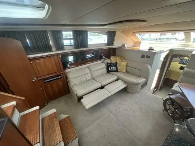 Cruisers Yachts 455 Express