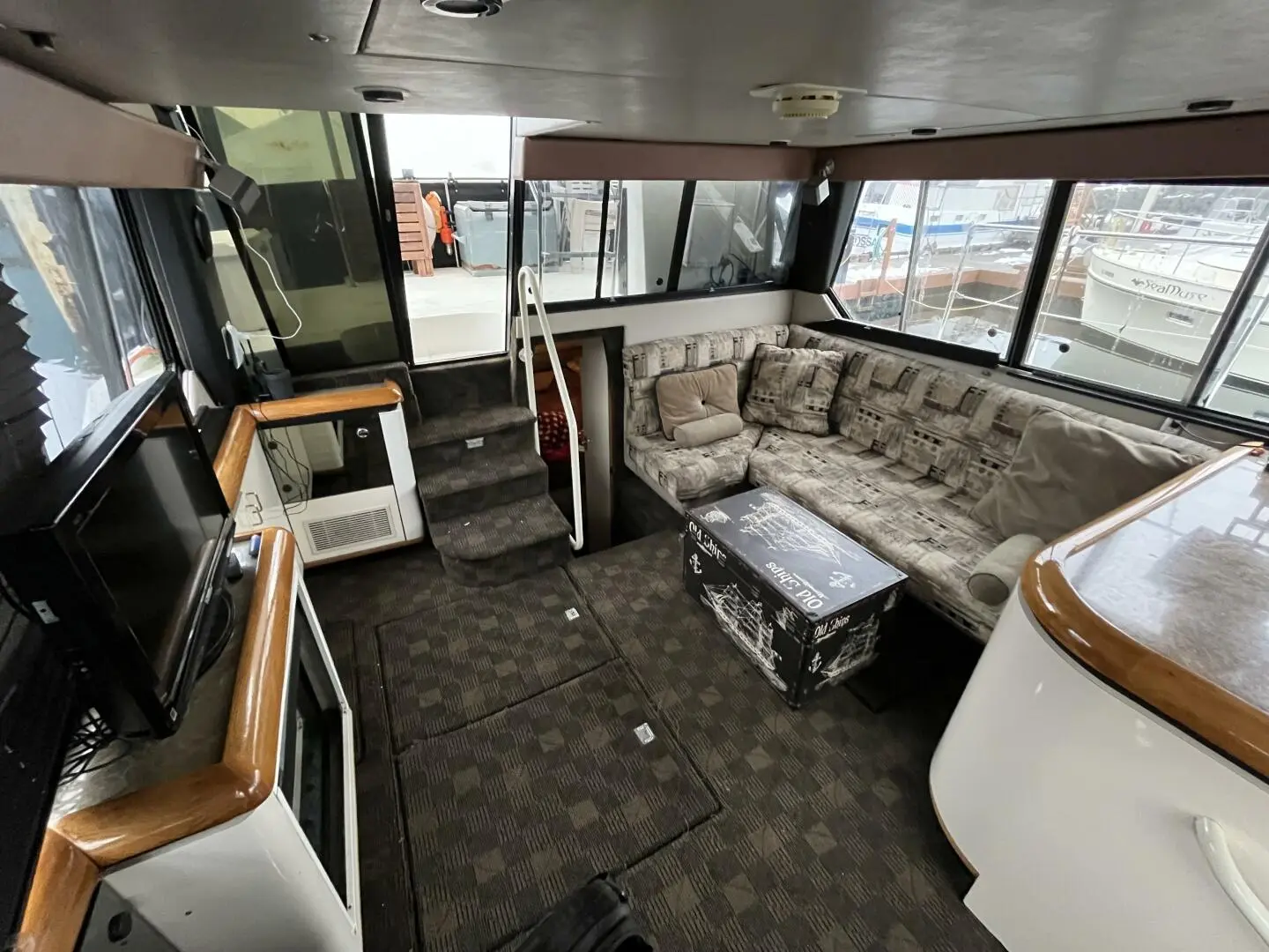 1990 Bayliner 4387 aft cabin