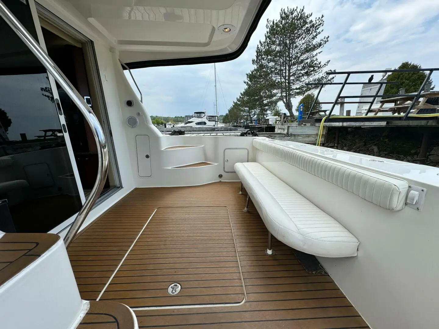 2005 Sea Ray 420 sedan bridge