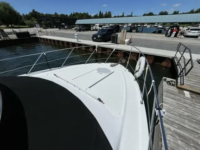 Carver 444 Cockpit Motor Yacht