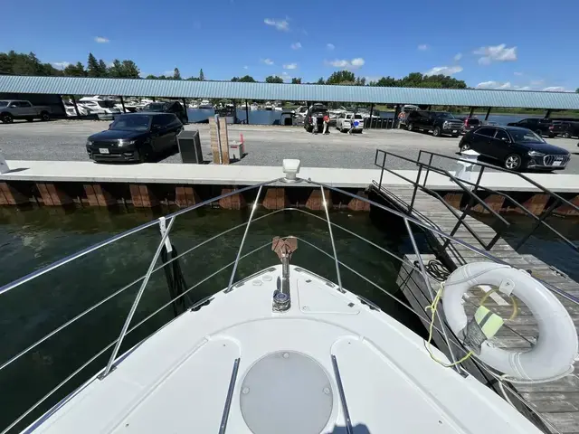 Carver 444 Cockpit Motor Yacht