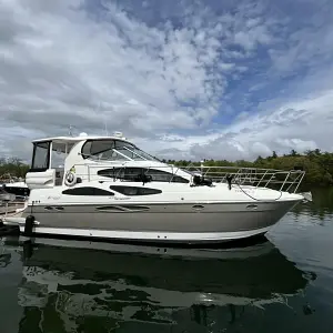 2006 Cruisers Yachts 415 Express Motor Yacht