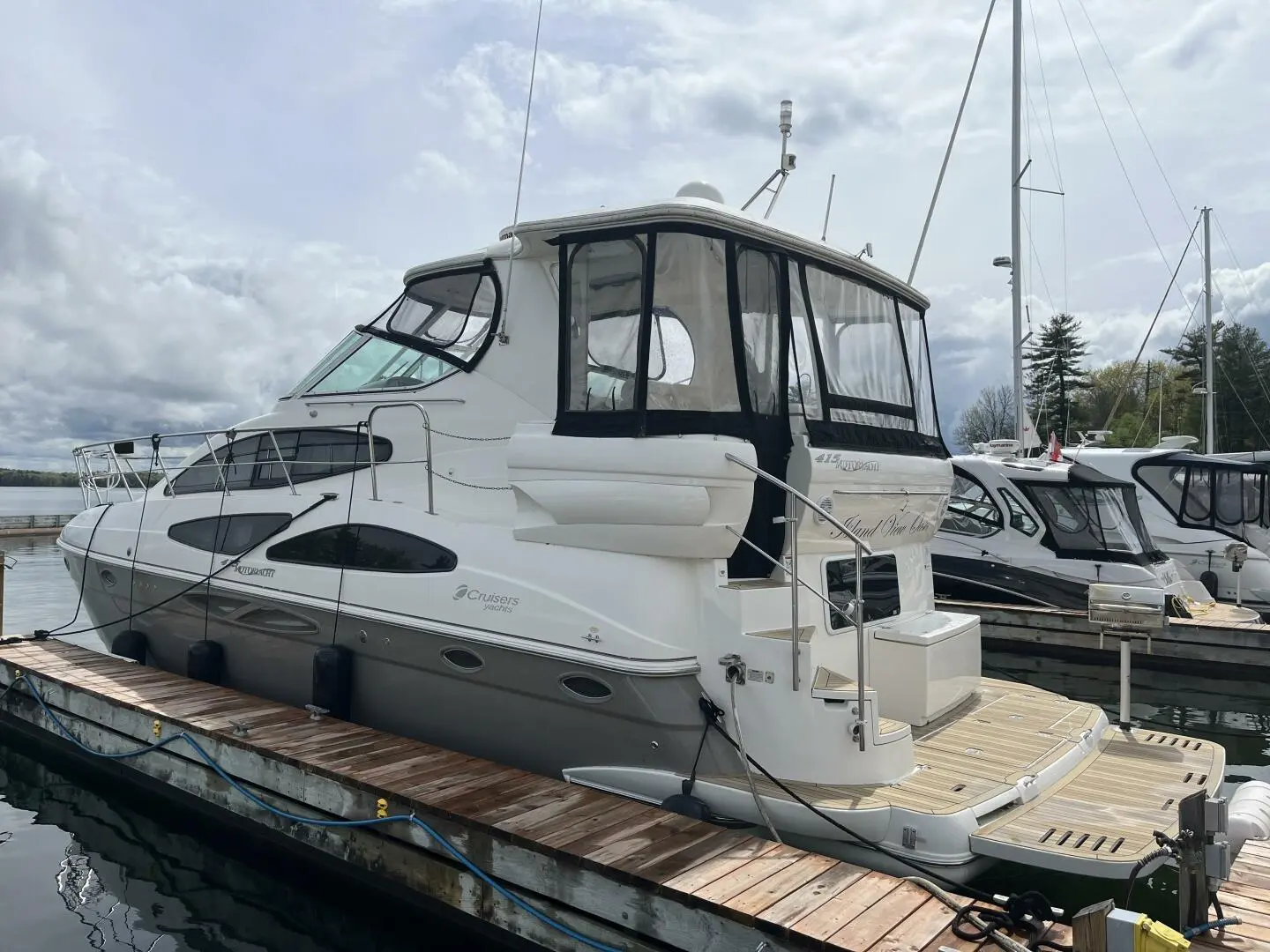 2006 Cruisers 415 express