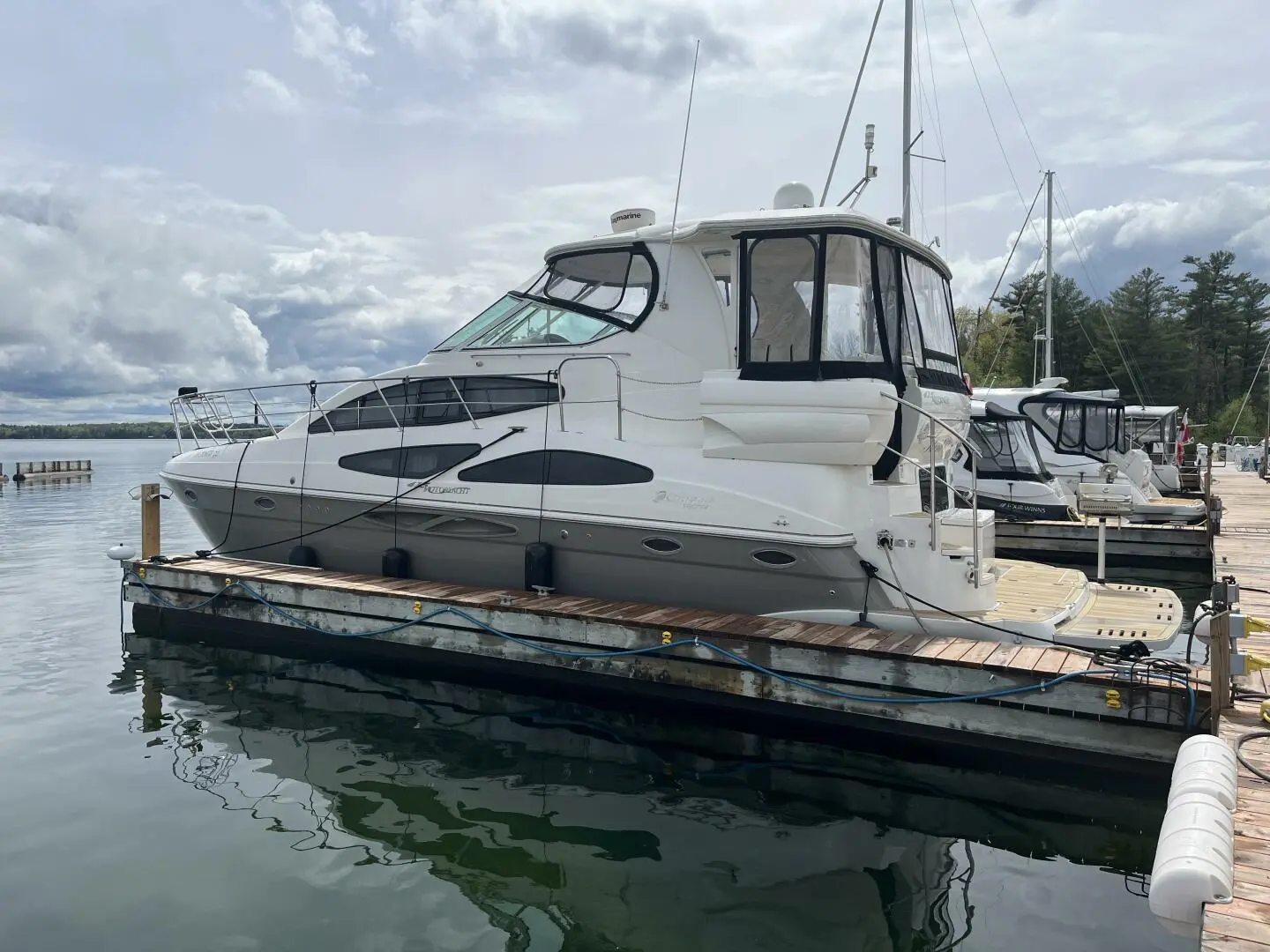 2006 Cruisers 415 express