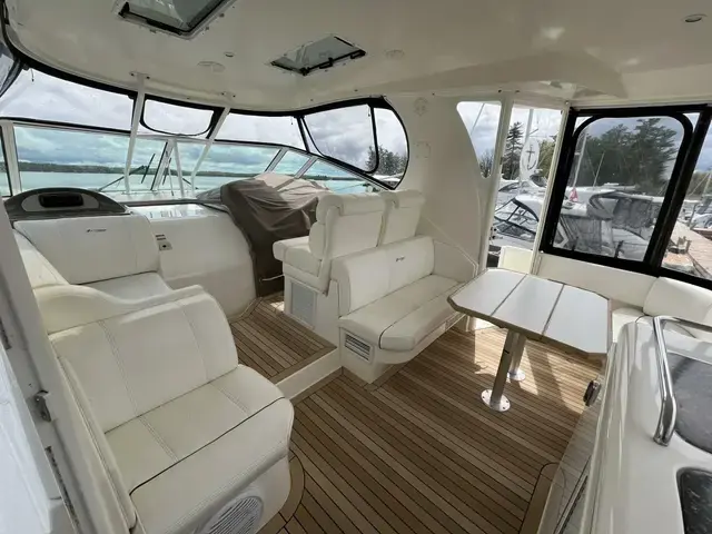 Cruisers Yachts 415 Express