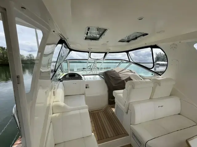 Cruisers Yachts 415 Express