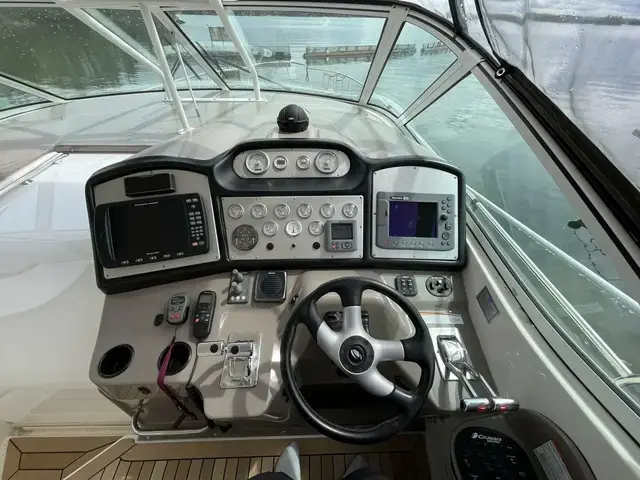 Cruisers Yachts 415 Express