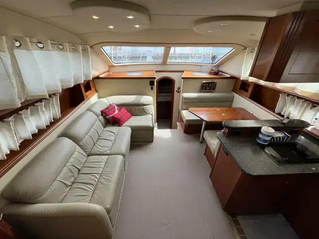 Cruisers Yachts 415 Express