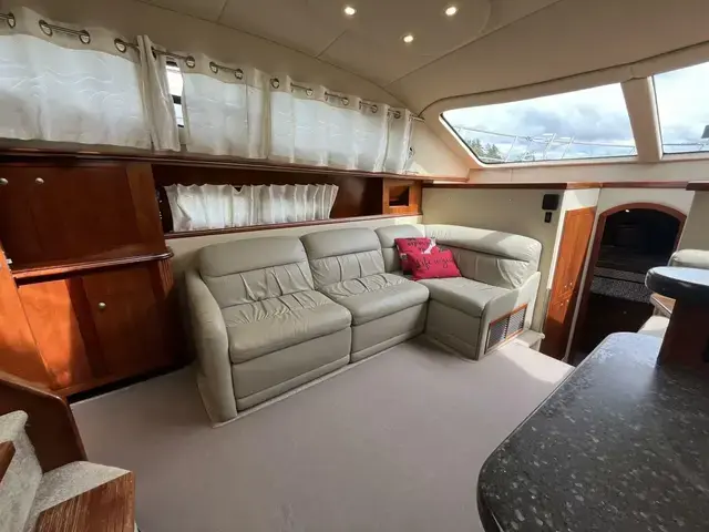 Cruisers Yachts 415 Express