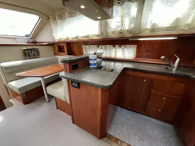 Cruisers Yachts 415 Express