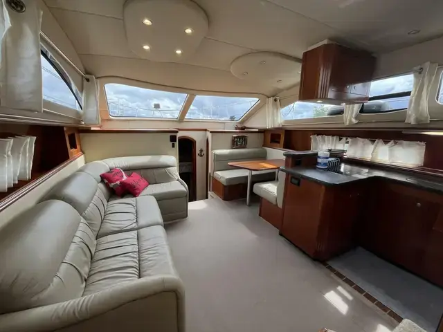 Cruisers Yachts 415 Express