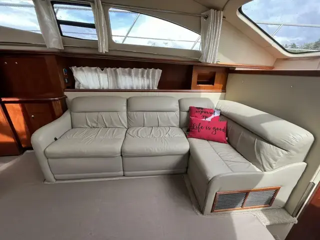 Cruisers Yachts 415 Express