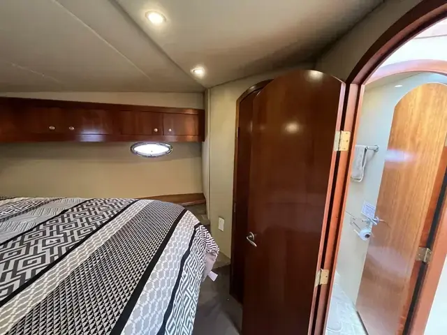 Cruisers Yachts 415 Express