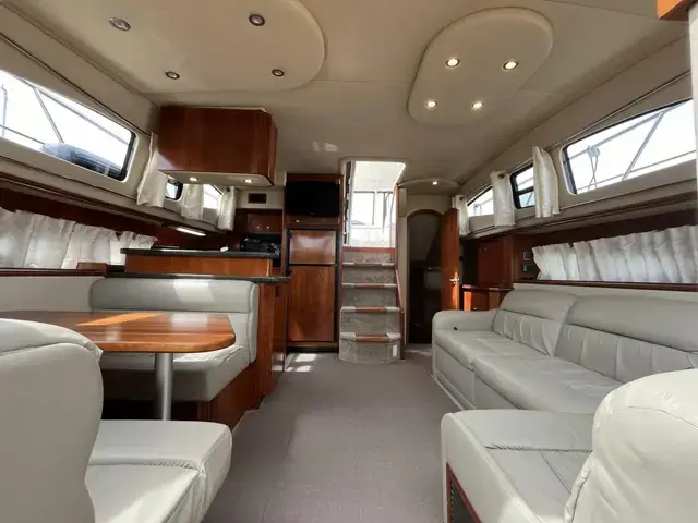 Cruisers Yachts 415 Express