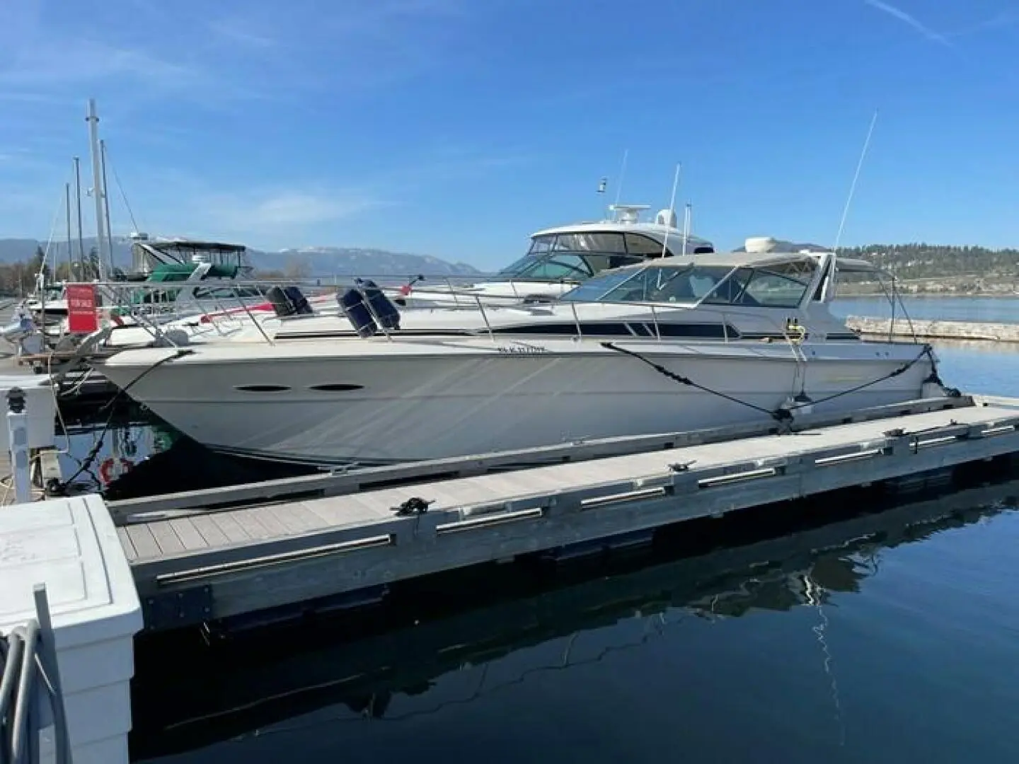 1987 Sea Ray 390 express cruiser