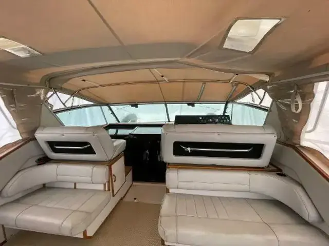 Sea Ray 390 Express Cruiser