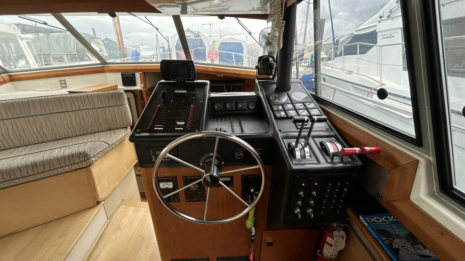 1989 Bayliner 3888