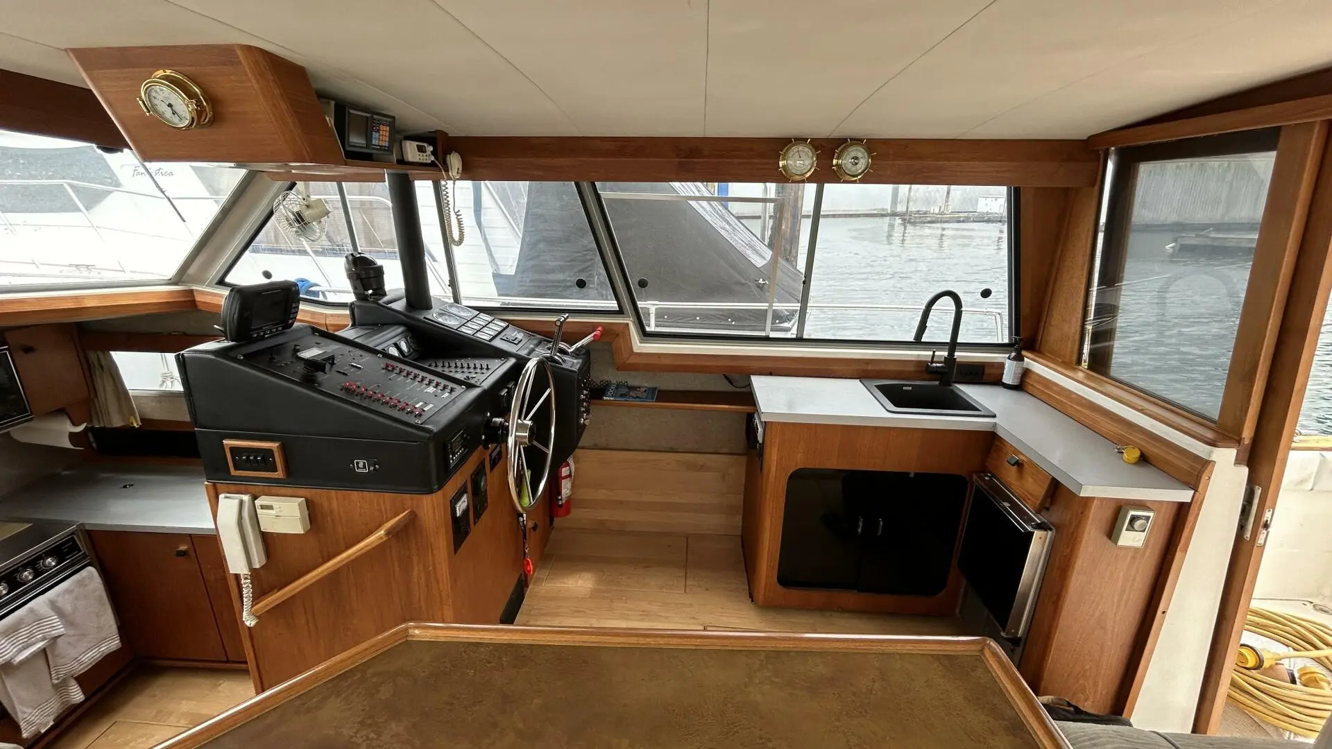 1989 Bayliner 3888