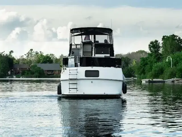 Carver 3807 Aft Cabin