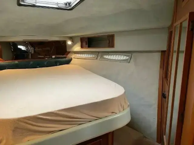 Sea Ray 390 Express Cruiser