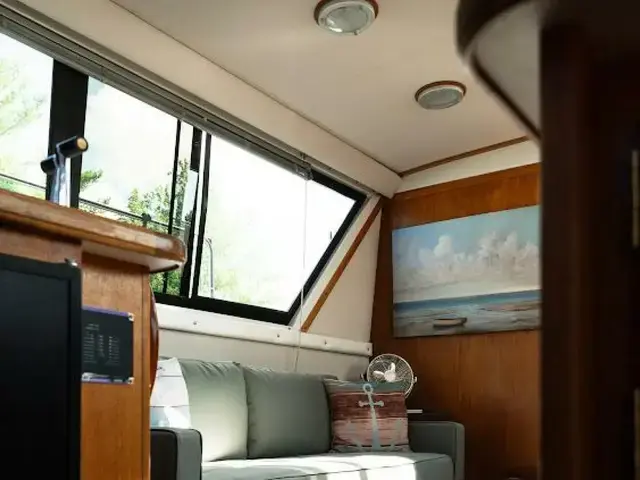 Carver 3807 Aft Cabin