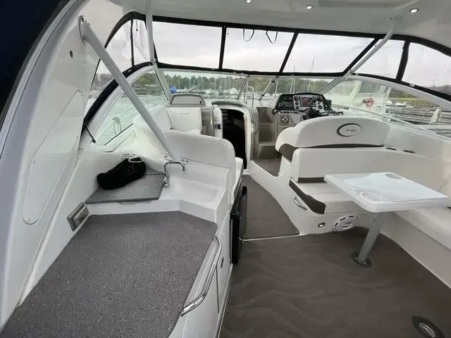 Cruisers Yachts 380 Express