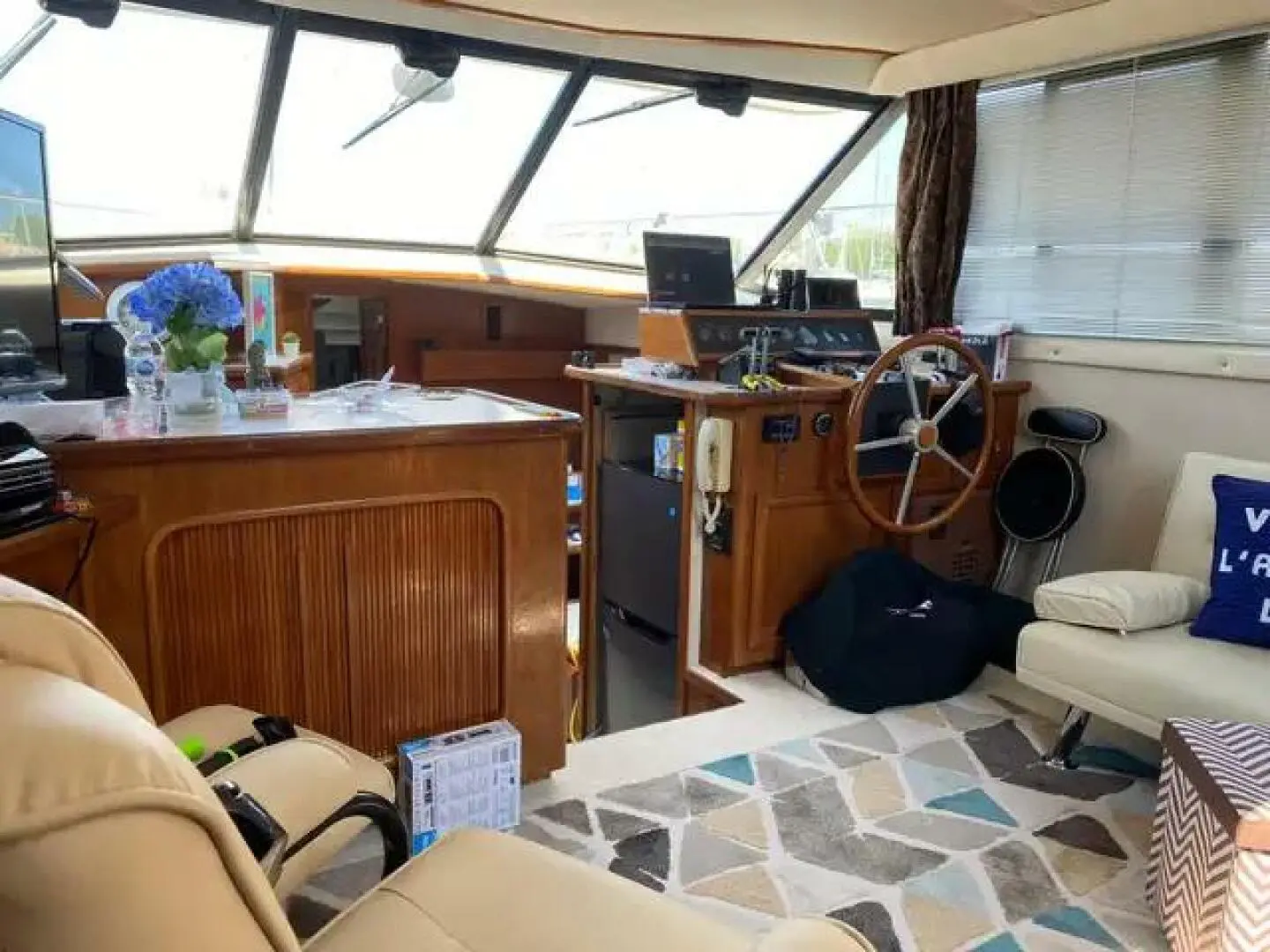 1989 Carver 3807 aft cabin